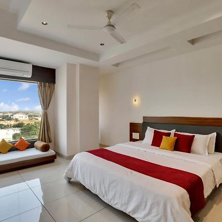 Goverdhan Greens Resort Dwarka L Hotels In Dwarka Экстерьер фото