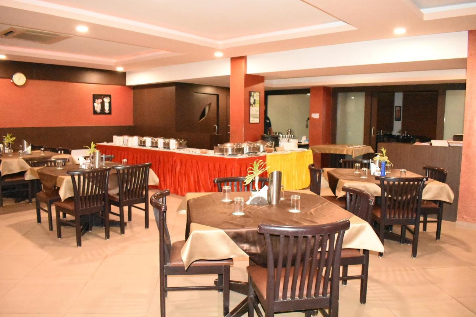 Goverdhan Greens Resort Dwarka L Hotels In Dwarka Экстерьер фото