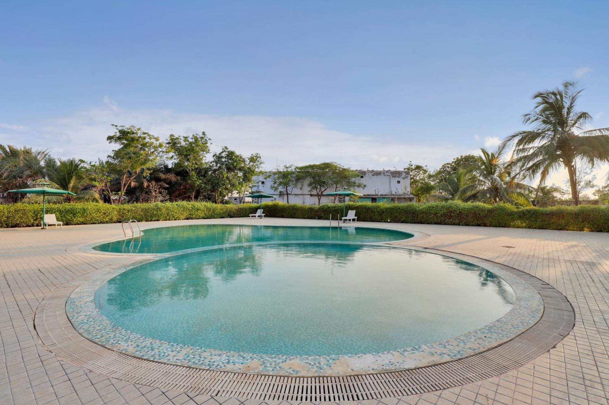 Goverdhan Greens Resort Dwarka L Hotels In Dwarka Экстерьер фото