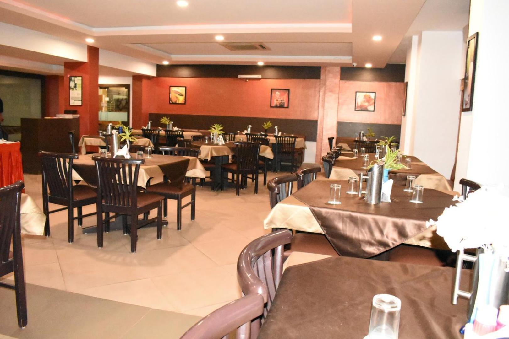 Goverdhan Greens Resort Dwarka L Hotels In Dwarka Экстерьер фото