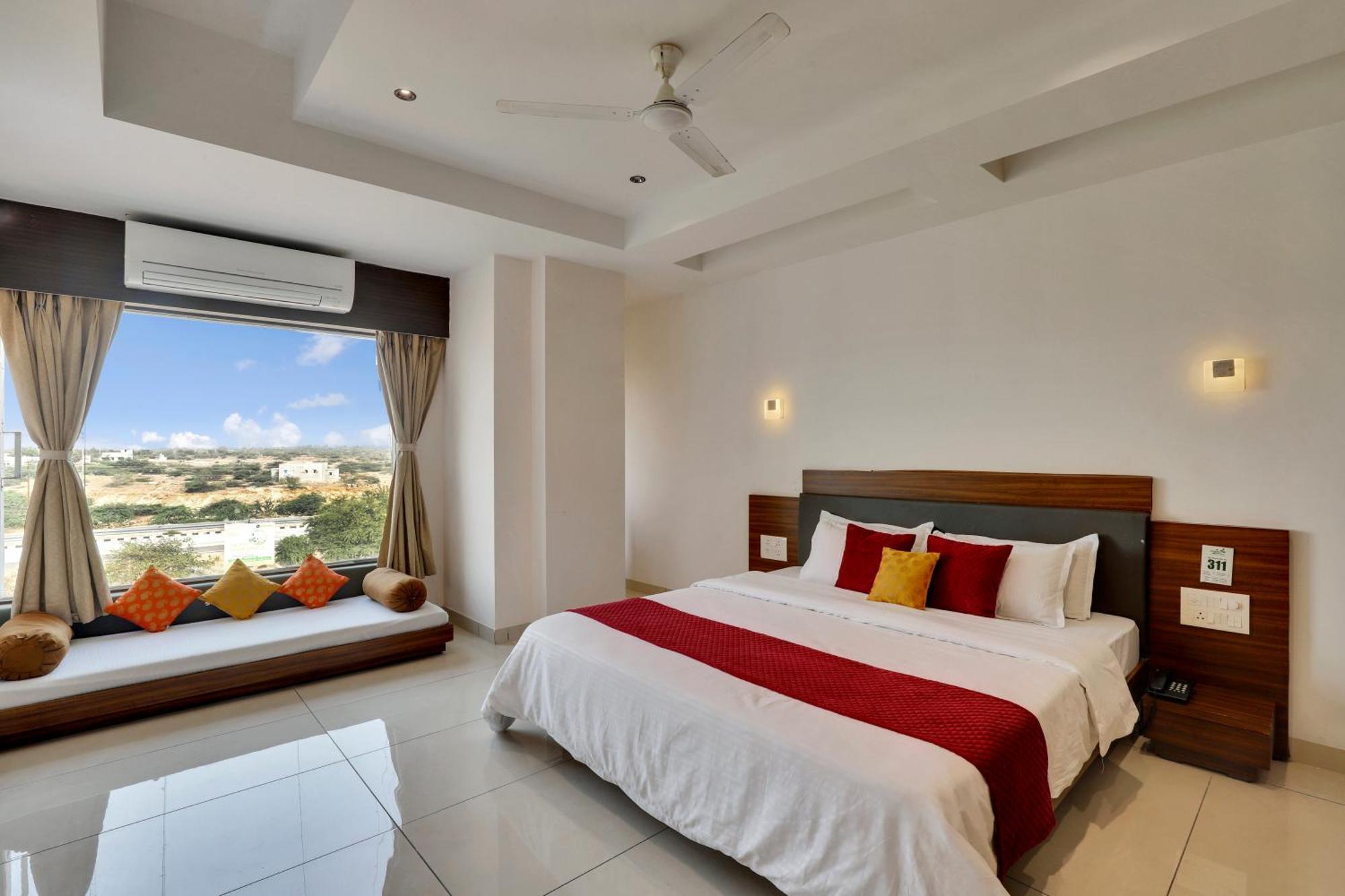 Goverdhan Greens Resort Dwarka L Hotels In Dwarka Экстерьер фото