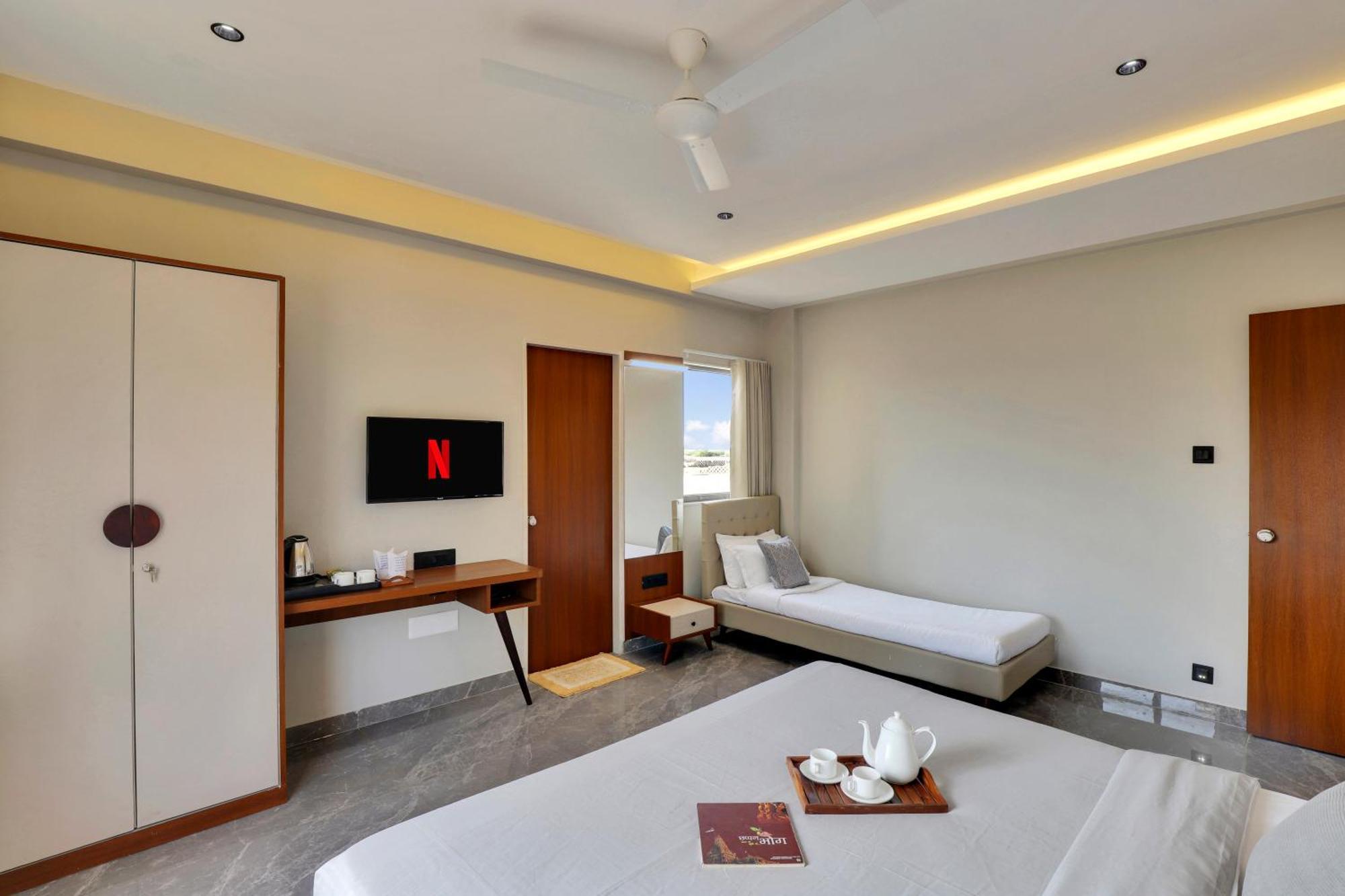 Goverdhan Greens Resort Dwarka L Hotels In Dwarka Экстерьер фото