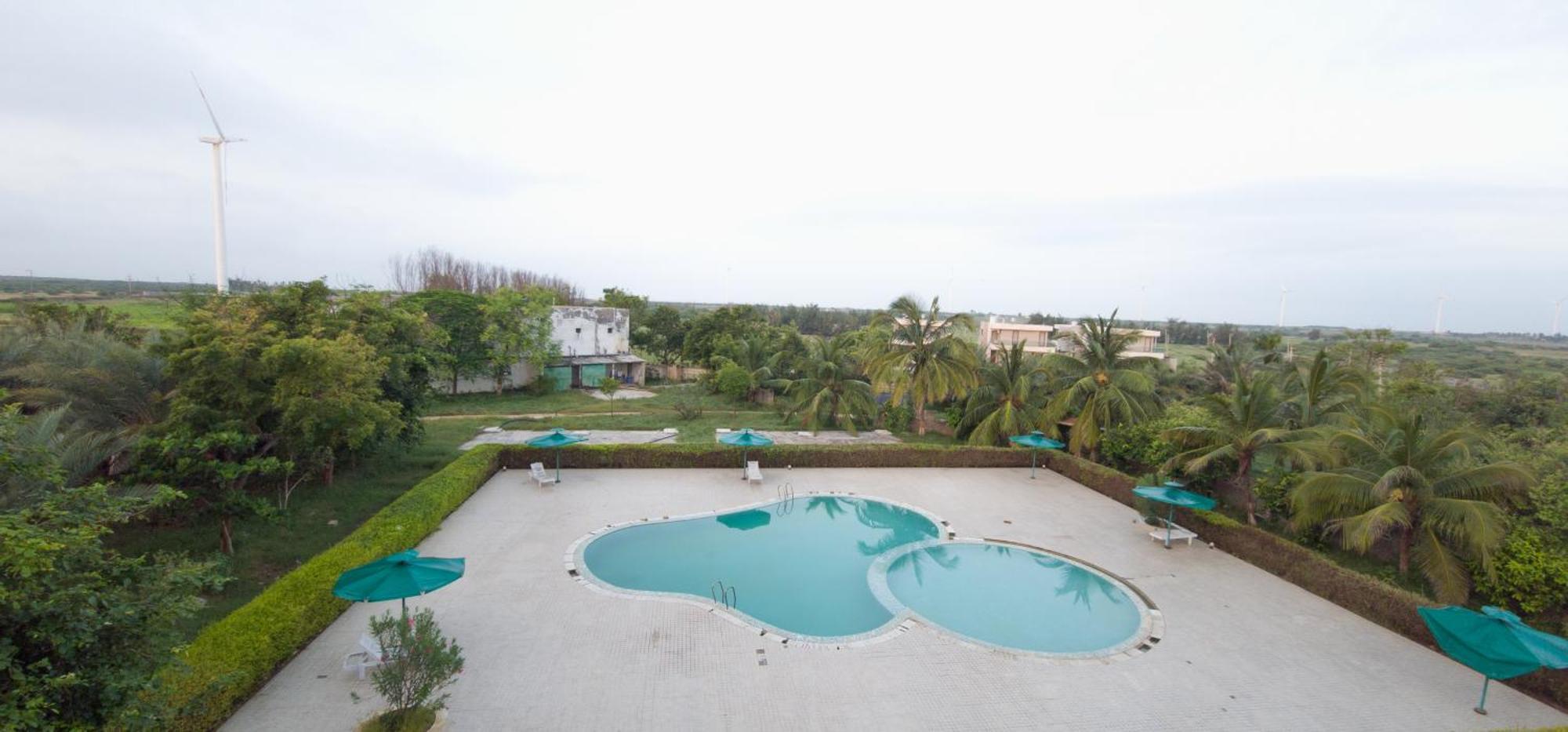 Goverdhan Greens Resort Dwarka L Hotels In Dwarka Экстерьер фото