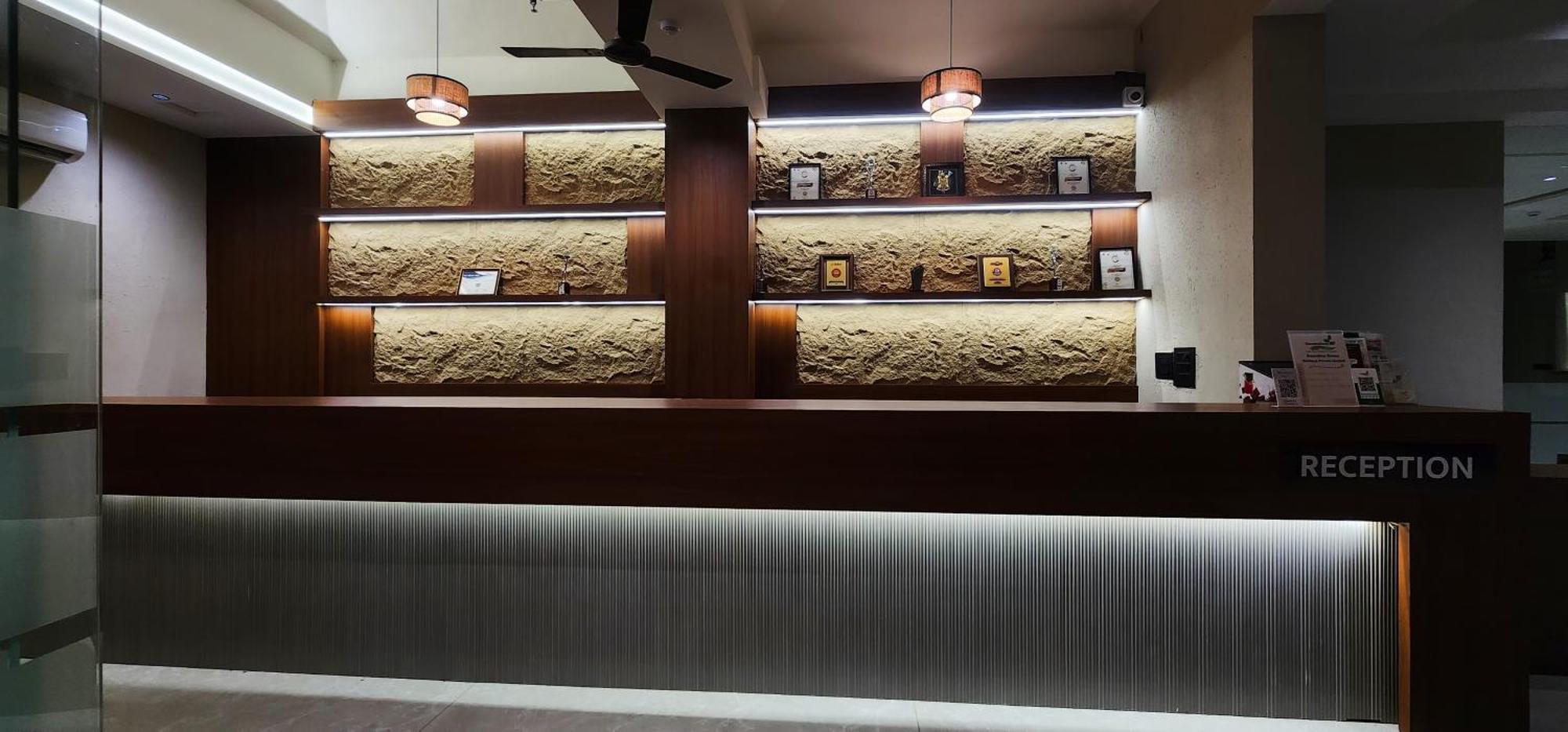 Goverdhan Greens Resort Dwarka L Hotels In Dwarka Экстерьер фото