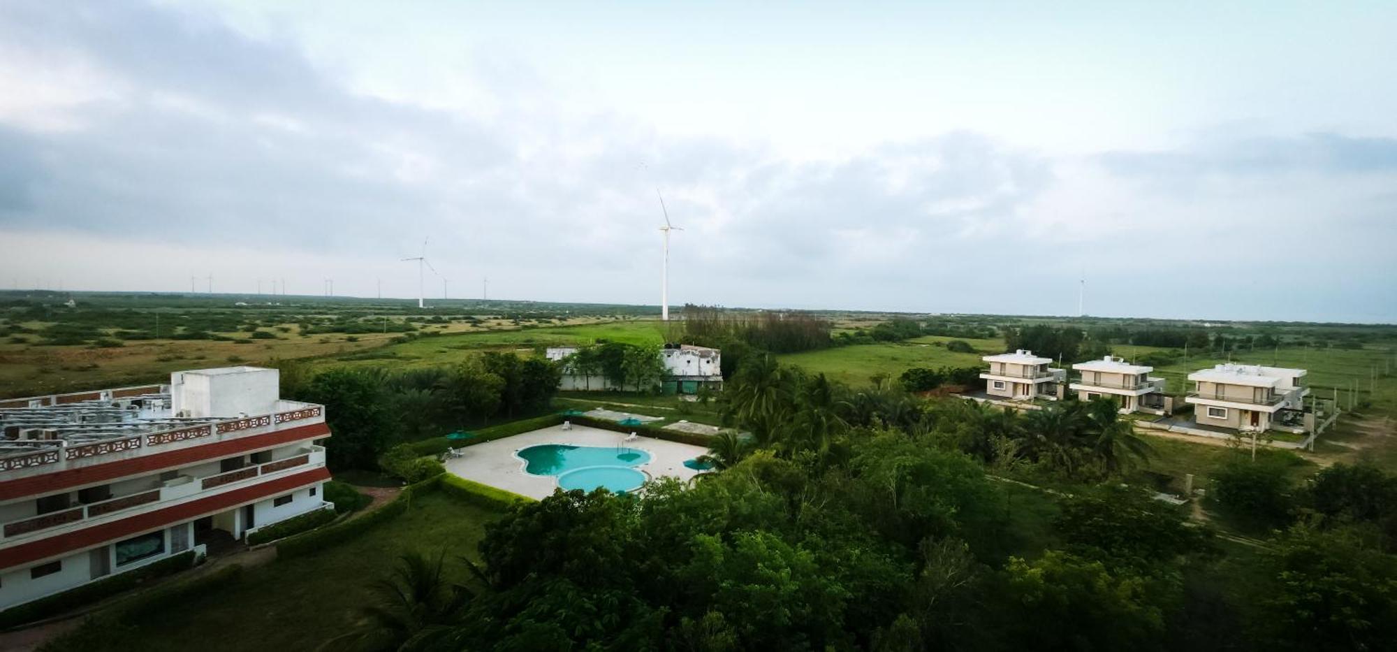 Goverdhan Greens Resort Dwarka L Hotels In Dwarka Экстерьер фото