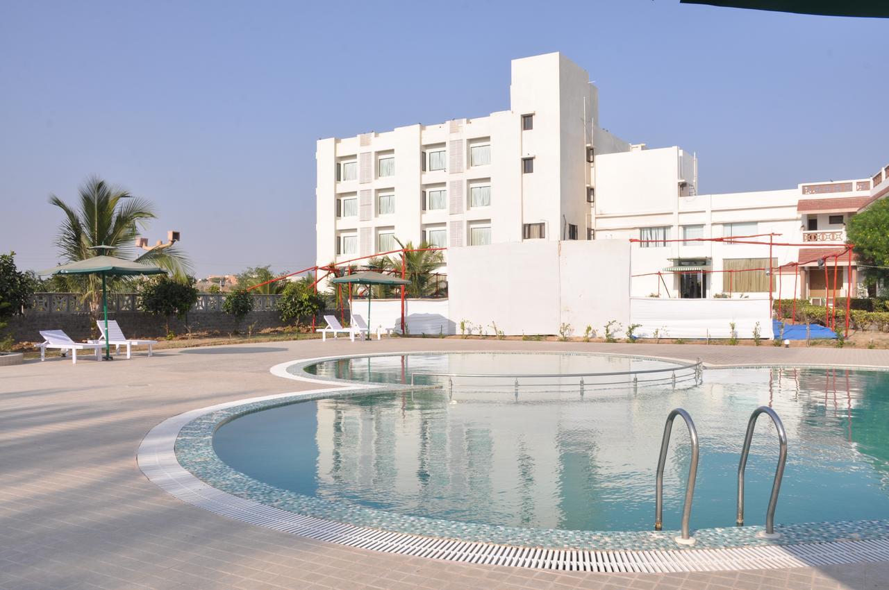 Goverdhan Greens Resort Dwarka L Hotels In Dwarka Экстерьер фото