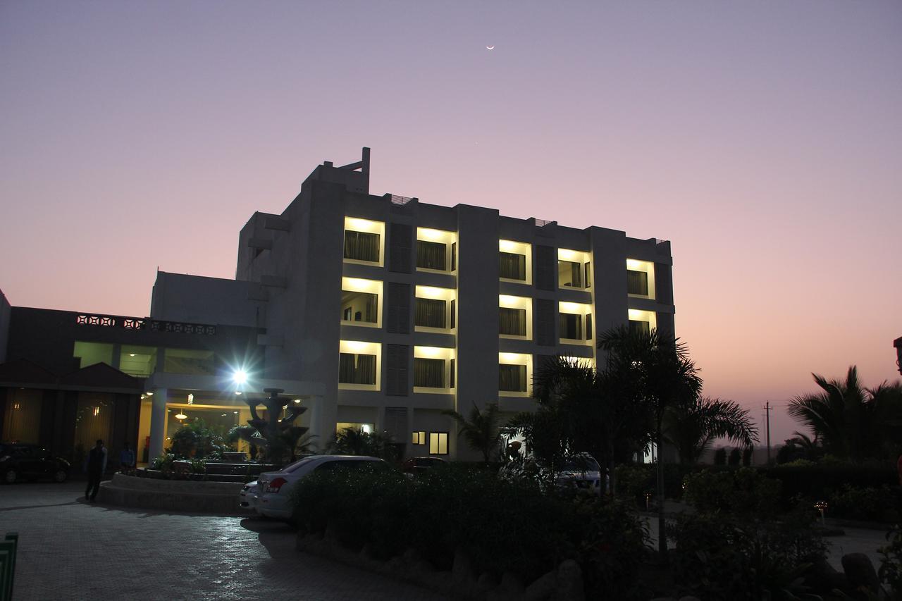 Goverdhan Greens Resort Dwarka L Hotels In Dwarka Экстерьер фото