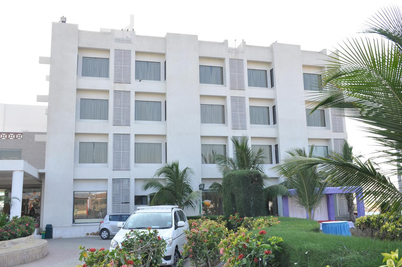 Goverdhan Greens Resort Dwarka L Hotels In Dwarka Экстерьер фото