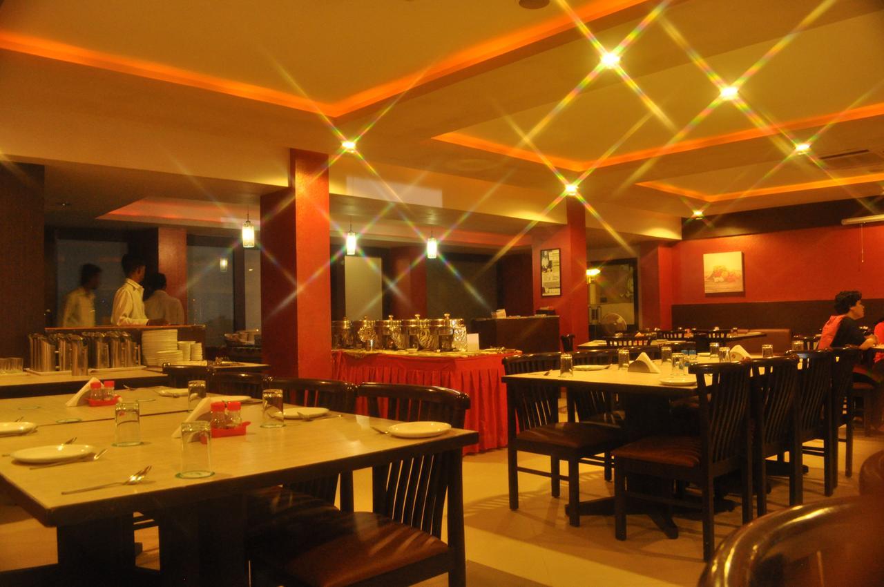 Goverdhan Greens Resort Dwarka L Hotels In Dwarka Экстерьер фото