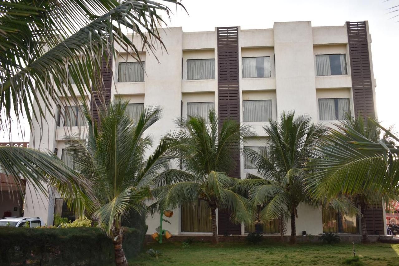 Goverdhan Greens Resort Dwarka L Hotels In Dwarka Экстерьер фото
