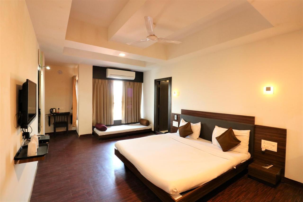 Goverdhan Greens Resort Dwarka L Hotels In Dwarka Экстерьер фото