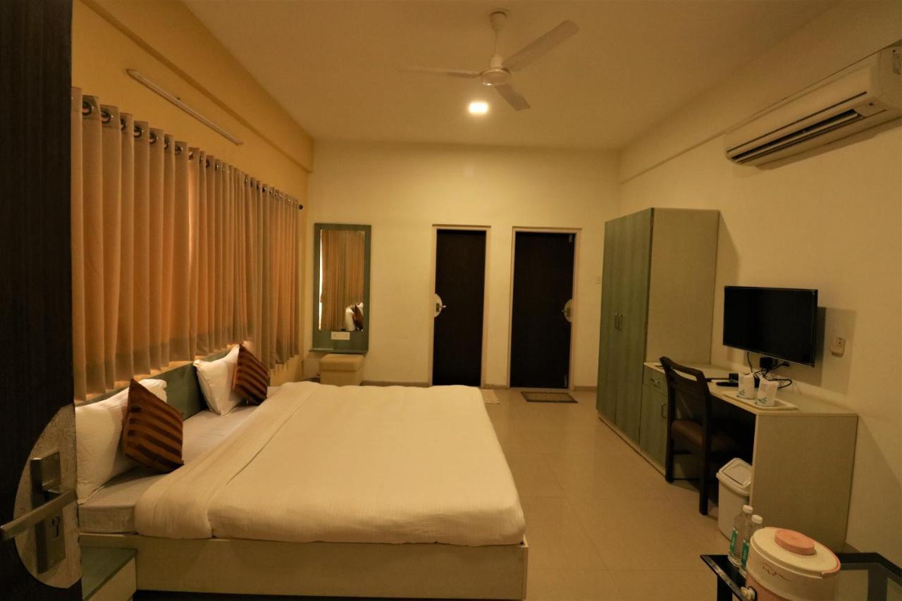 Goverdhan Greens Resort Dwarka L Hotels In Dwarka Экстерьер фото