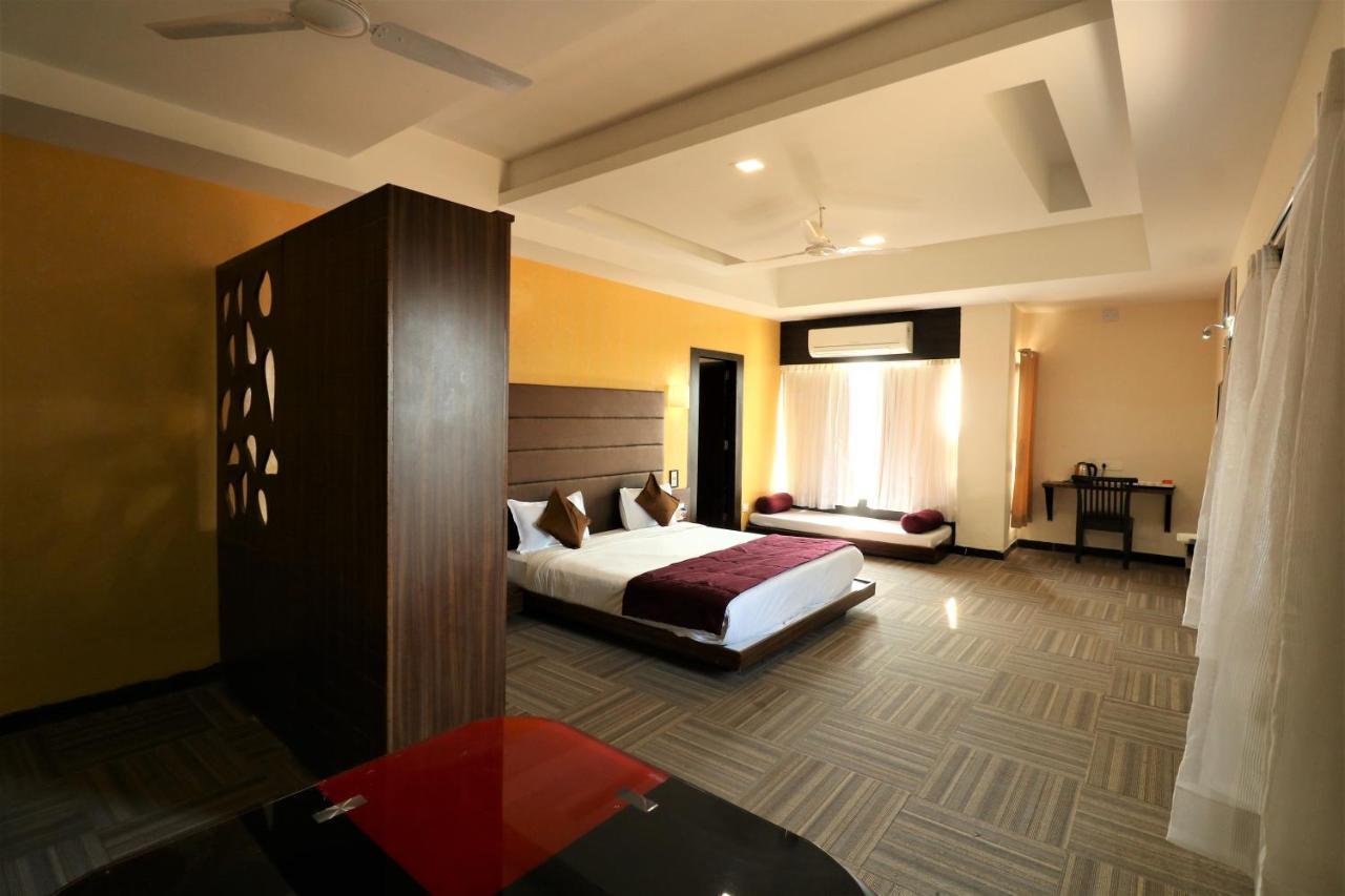 Goverdhan Greens Resort Dwarka L Hotels In Dwarka Экстерьер фото