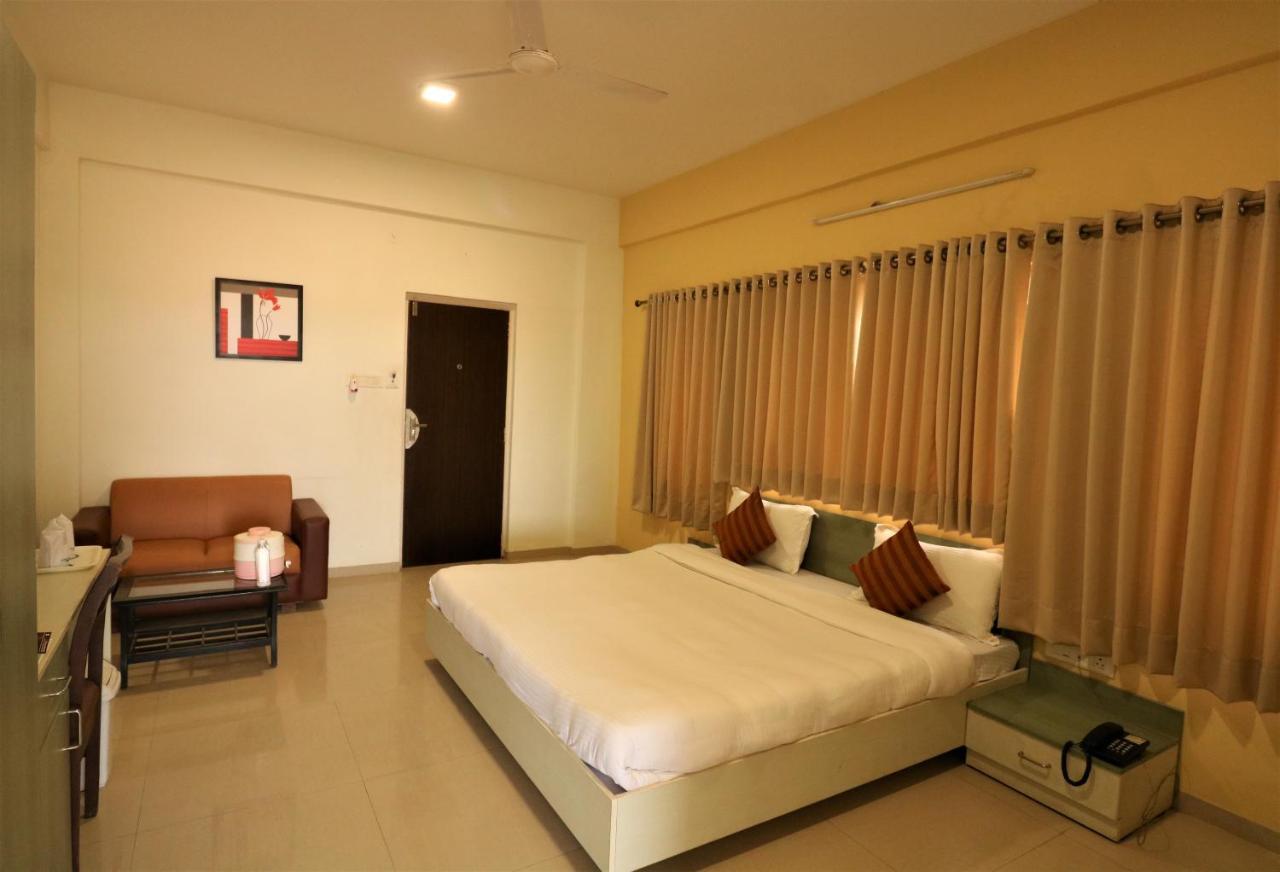 Goverdhan Greens Resort Dwarka L Hotels In Dwarka Экстерьер фото