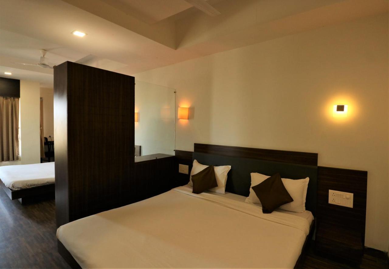 Goverdhan Greens Resort Dwarka L Hotels In Dwarka Экстерьер фото