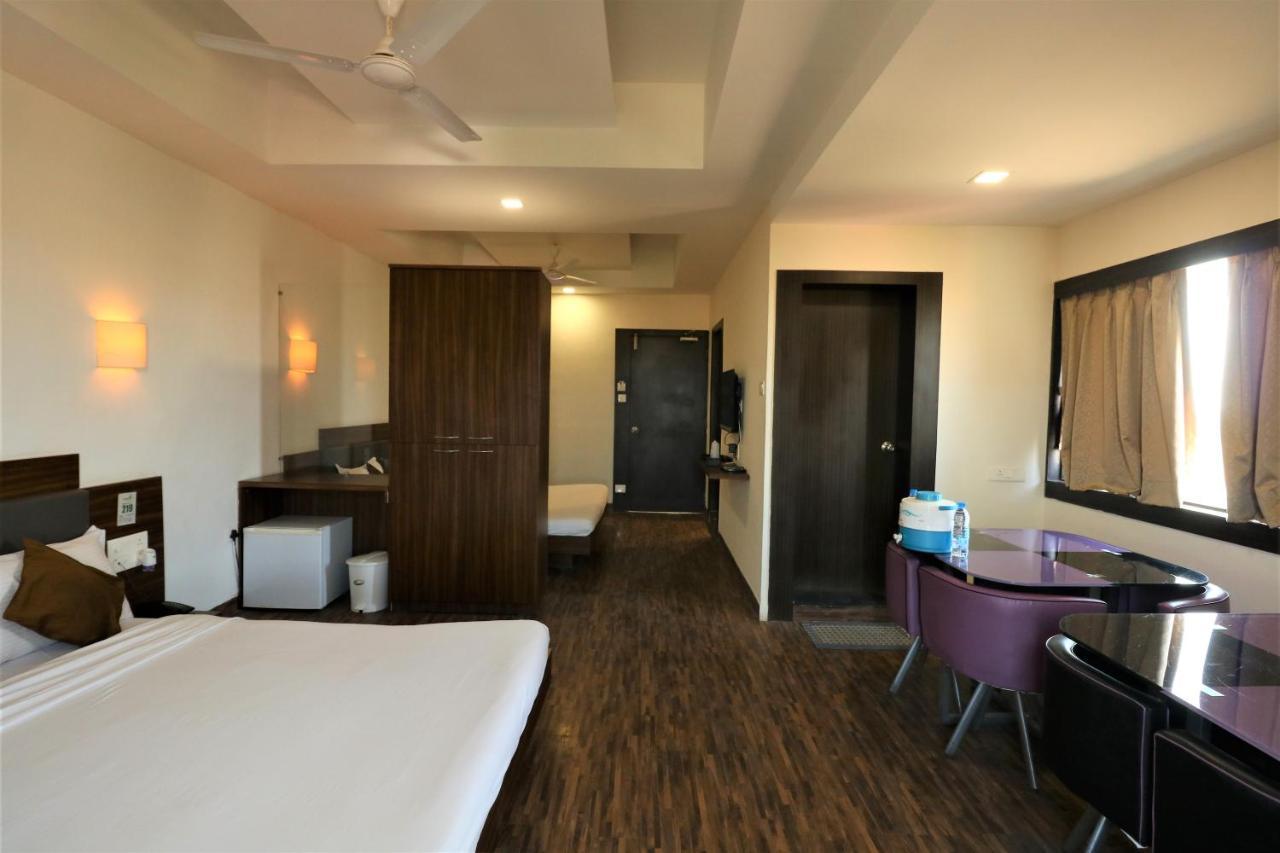 Goverdhan Greens Resort Dwarka L Hotels In Dwarka Экстерьер фото