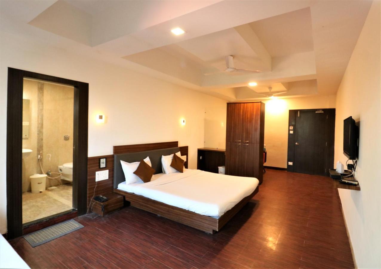 Goverdhan Greens Resort Dwarka L Hotels In Dwarka Экстерьер фото
