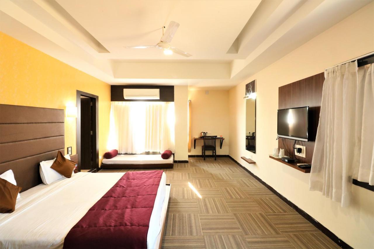 Goverdhan Greens Resort Dwarka L Hotels In Dwarka Экстерьер фото
