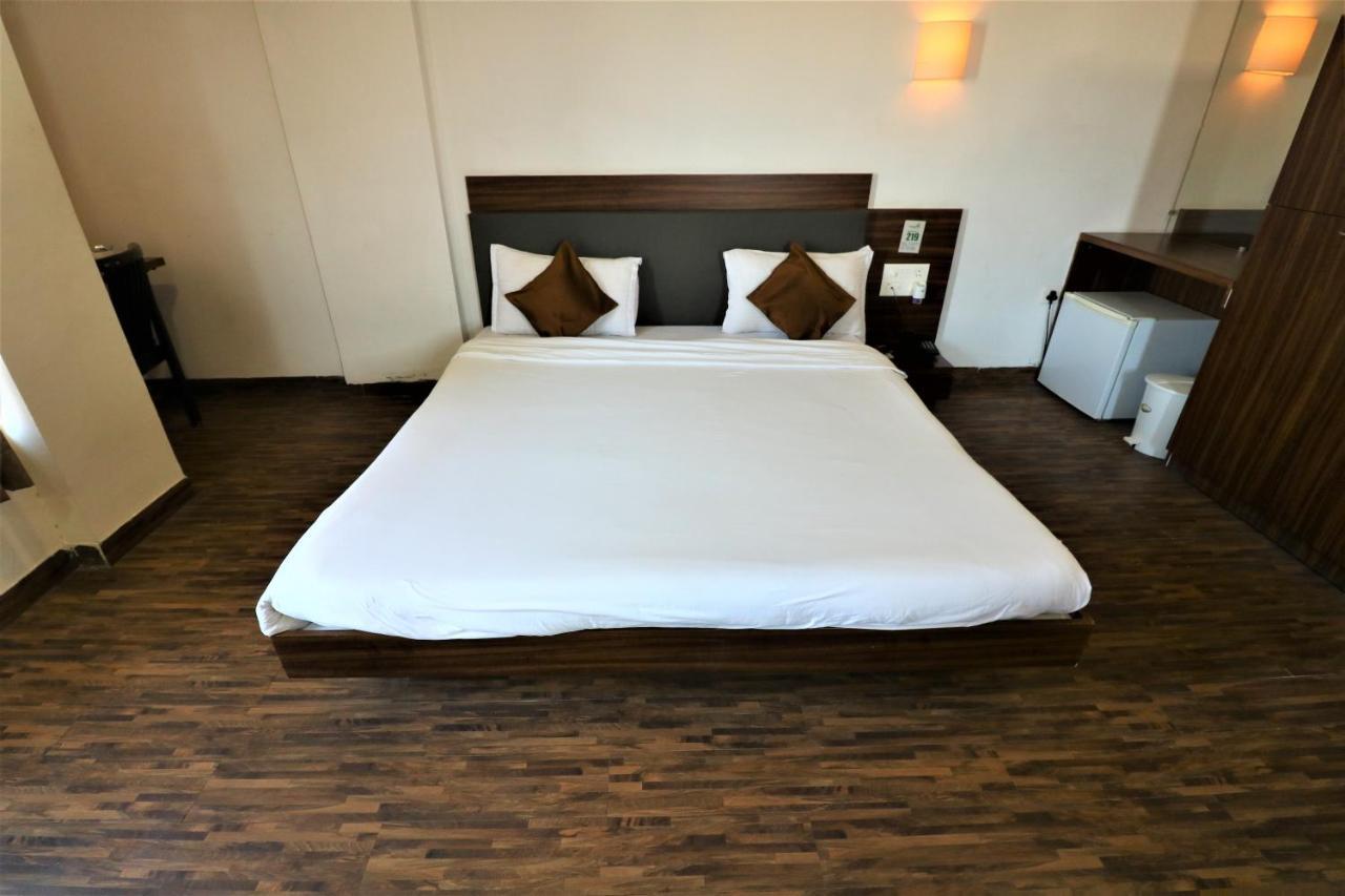 Goverdhan Greens Resort Dwarka L Hotels In Dwarka Экстерьер фото