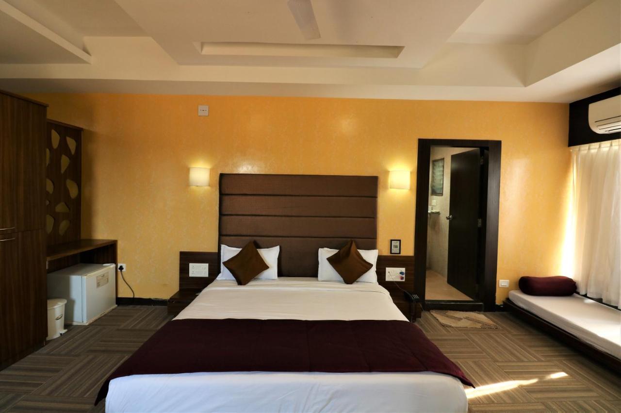 Goverdhan Greens Resort Dwarka L Hotels In Dwarka Экстерьер фото
